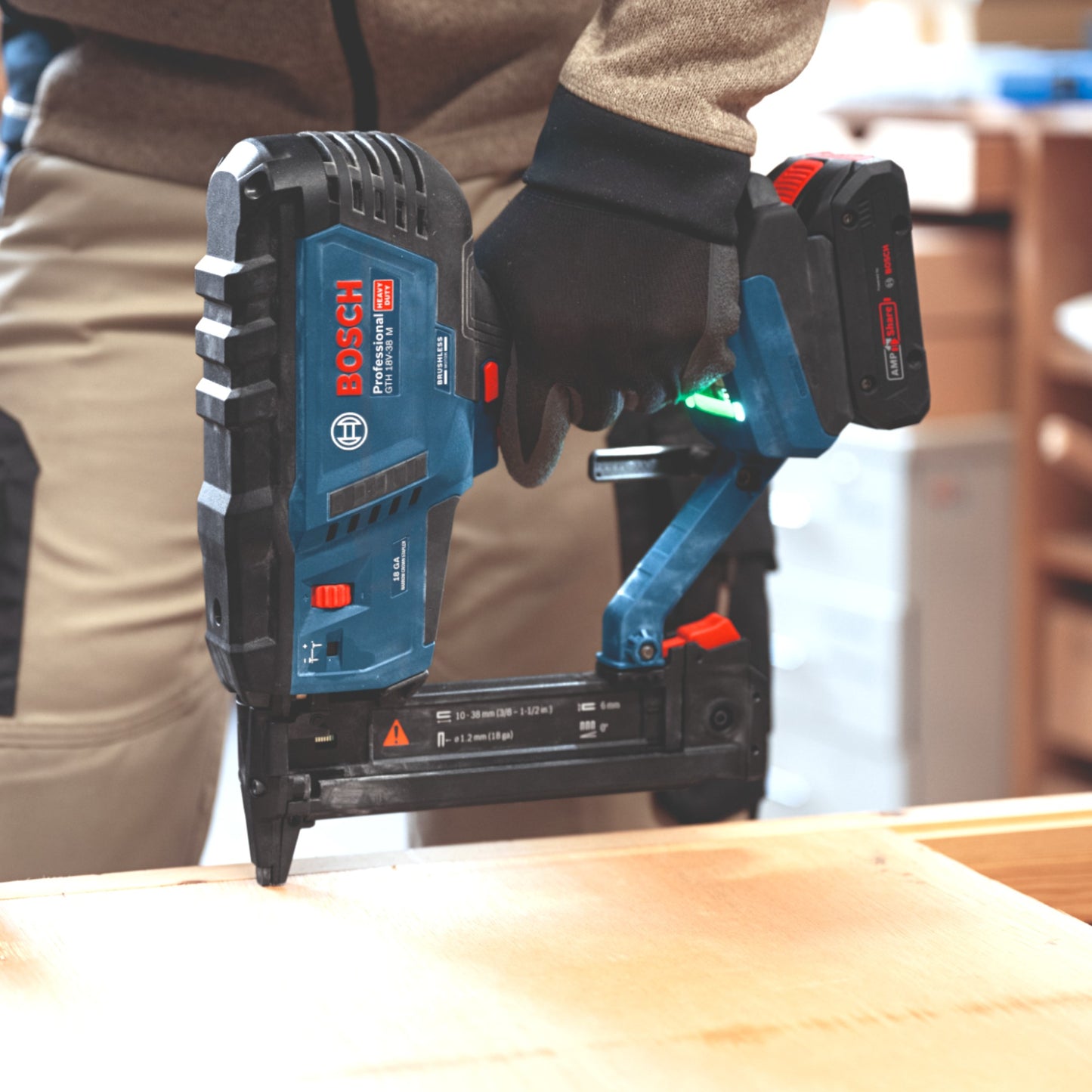 Bosch GTH 18V-38 M Professional Akku Holzklammerer 18 V 5,8 x 10 - 38 mm Brushless ( 0601482501 ) + L-Boxx - ohne Akku, ohne Ladegerät