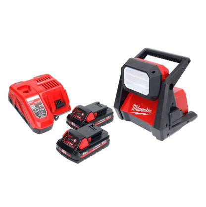 Milwaukee M18 HOAL-302FC Lampe LED pour projecteur de chantier à batterie 18 V 4000 lm + 2x batteries 3,0 Ah + chargeur