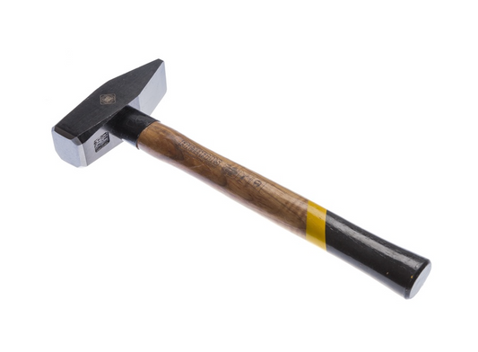 FORTE TOOLS Schlosserhammer mit Holzgriff, 1500 g Kopfgewicht, Hammer mit Holzstiel, Premium Werkzeug, geschmiedet, doppelter Ringkeil, lackierter Kopf ( 000051151033 )